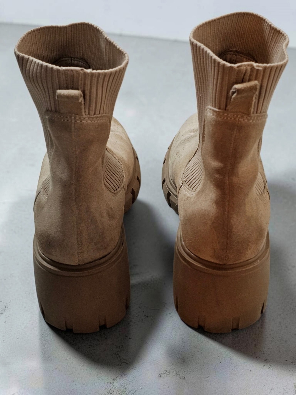 Steve Madden Hutch Women's Suede  Chelsea Ankle Boot Size 8.5 - Picture 4 of 8